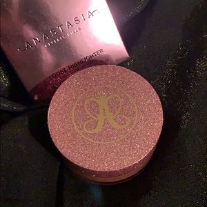 Peach Fuzz Loose Highlighter